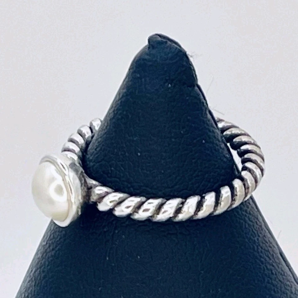 Anillo apilable tono plata Brighton cuerda trenzada imitación perla acento talla 6 Foto 4 de 4