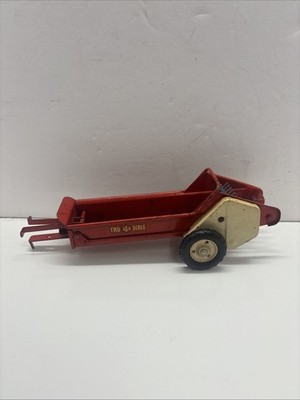 Vintage Tru-Scale Farm Manure Spreader Red/White 1:16 Toy Made In USA