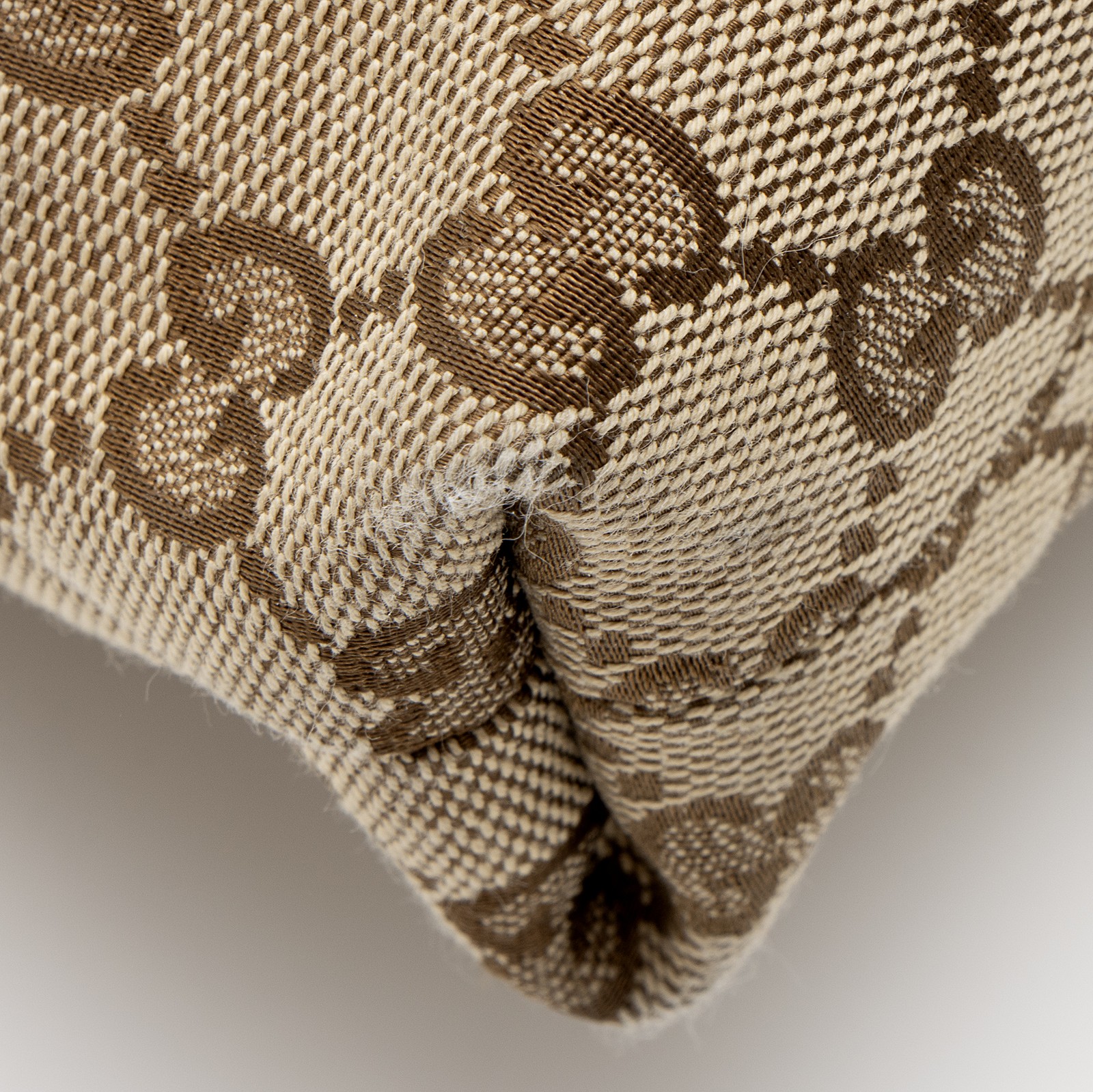 Gucci GG Canvas Classic Flat Medium Messenger - image 12