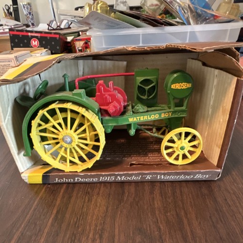 John Deere 1915 Model R Waterloo Boy Tractor 1/16 Scale Diecast Reproduction