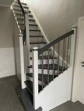 Massivholz Buchetreppe mit Stahlgestell – Robuste & moderne Innentreppe