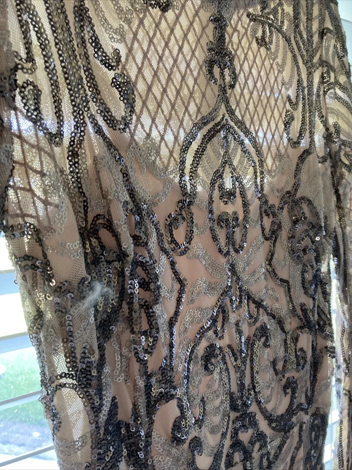 Vestido formal Betsy & Adam talla 4 lentejuelas Foto 3 de 4