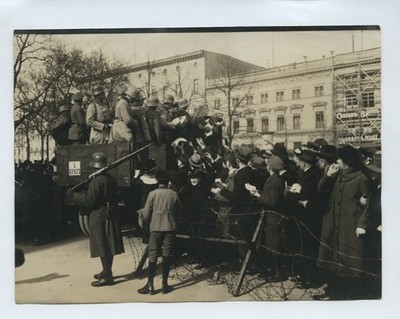 Kapp Putsch 1920 Germany Press Photo Leaflets Thrown To Crowds