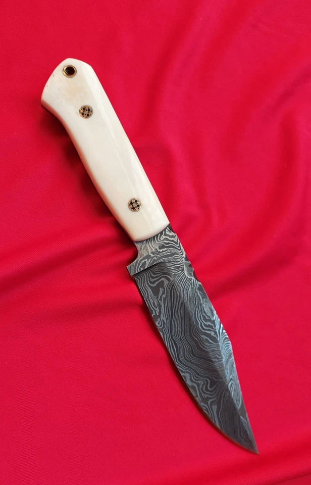 Faca diária 9" CFK feita à mão aço damasco com cabo ósseo, bainha de couro - Imagem 2 de 4