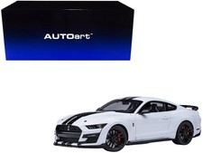 Autoart 73095 1/18 Ford Mustang Shelby GT500 Oxford White with Black