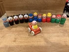 Lot Of 15 Pieces Classic Fisher Price Little People Vintage figures