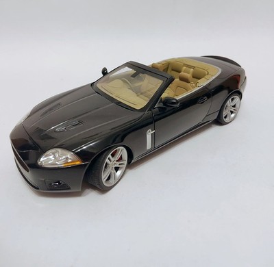 AUTOart Jaguar XK 1:18 schwarz