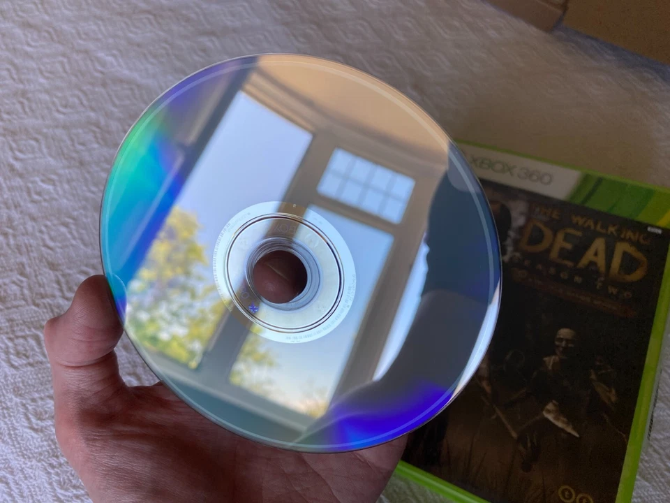 The Walking Dead Season Two 2 XBOX 360 - UK PAL Immaculate CIB - Tracked - Image 4 of 4