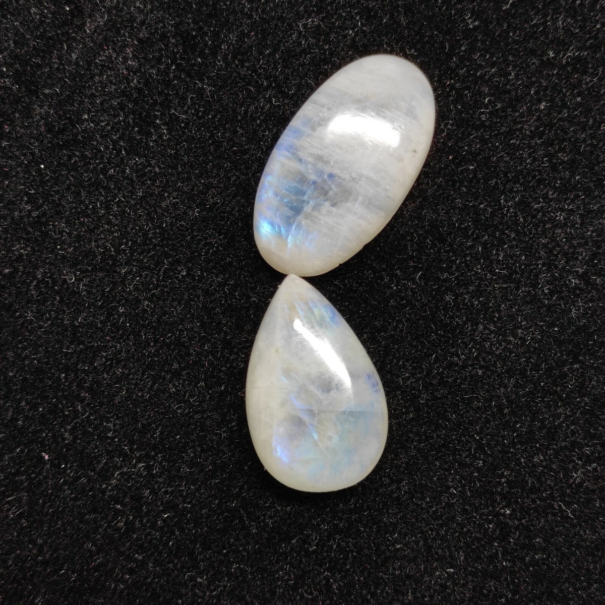 A Quality 20ct Rainbow Moonstone Cabochon Handmade Polished