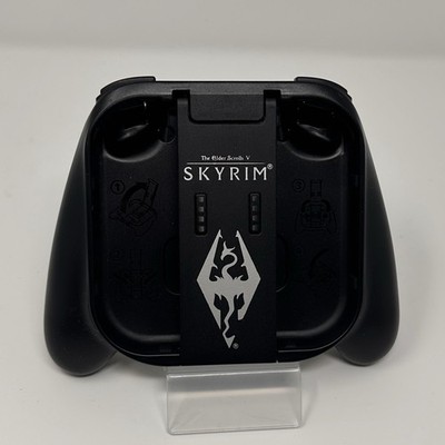 NINTENDO SWITCH OFFICIAL ELDER SCROLL SKYRIM JOYCON CONTROLLER GRIP GAMEPAD Hori