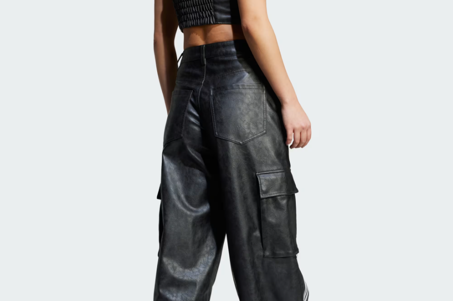 新品30 ADILENIUMシーズン3 フェイクレザーパンツ 黒白JX9226 adidas Adilenium Season 3 Vintage Faux Leather Cargo Pants JX9226