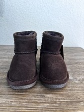 New Bearpaw Genuine Sheepskin Lining Eva Short Chocolate in toddler size 5