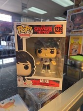 Funko Pop! Vinilo: Stranger Things - Mike #1239 daños menores en la caja con protector