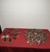 Vintage Army Men Lot/With Accessories
