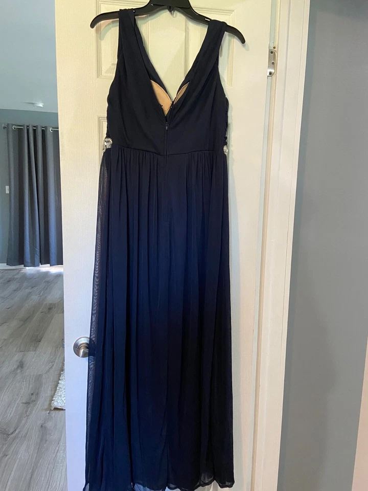 City Triangles-海军蓝伴娘礼服,尺寸 17 带杯子 — 第 3/4 张图片