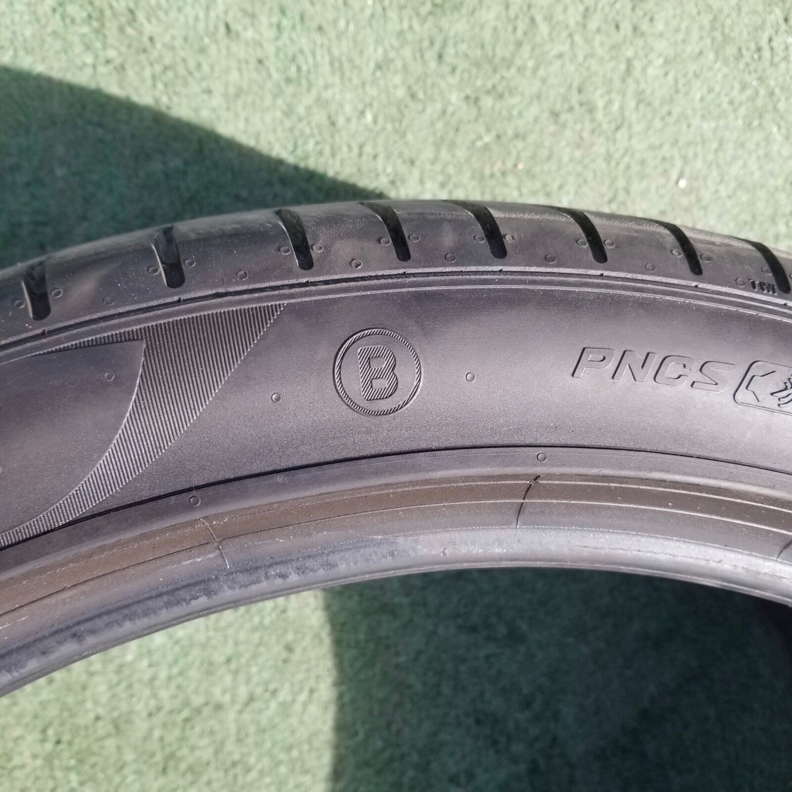 265/40R21 Pirelli P Zero PZ4 Tire 265/40ZR-21 B Bentley Continental GT PNCS 60%
