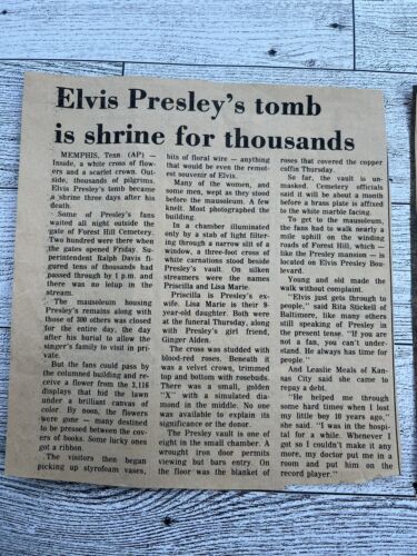 1977 Elvis Presley Photo & Article Within Week After Funeral Newspaper Clippings - Picture 3 of 4