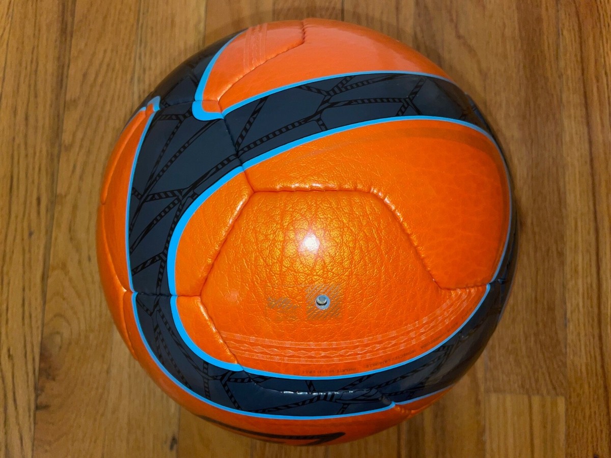 Umbro Neo Spark FA Cup 2010-11 Official Match Ball New Umbro Neo Spark FA Cup 2010-11 Official Match Ball New