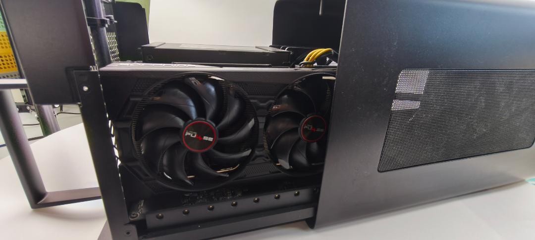 Razer Core X (eGPU)+Radeon RX5500XT セット Razer Core X (eGPU)+Radeon RX5500XT セット Razer Core X