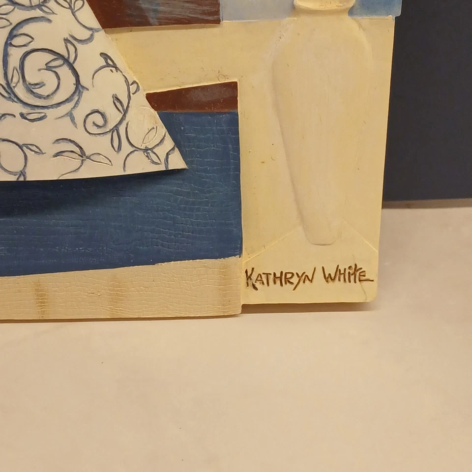 Lote de 2 placas de arte 3D decorativas blancas Kathryn de resina 5,5"x5,5" con gancho colgante Foto 3 de 4