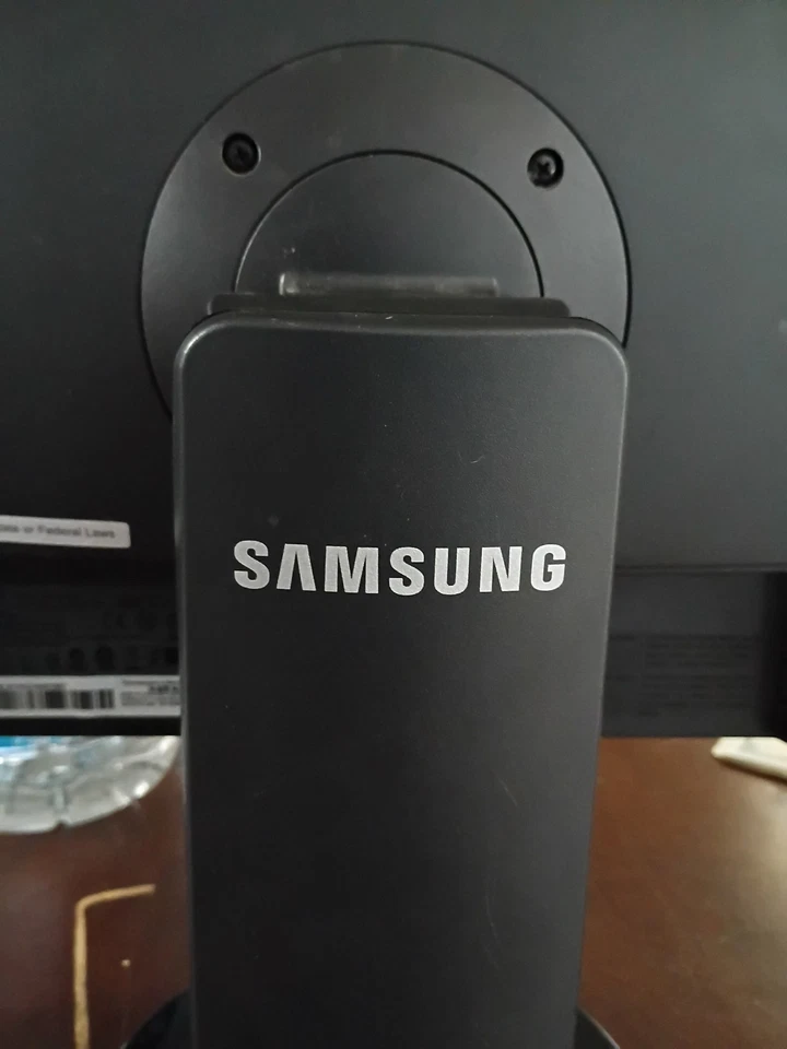 (Free shipping) 19-inch Samsung SyncMaster 943BWX Monitor with Monitor Stand - Image 3 of 4