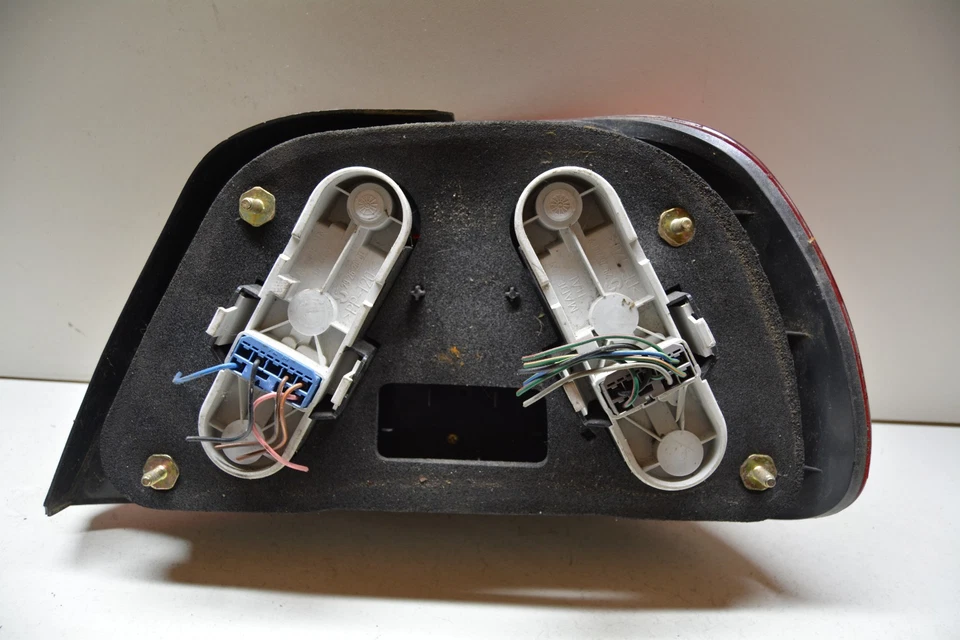 2000-2004 VOLVO 40 SERIES LEFT DRIVER SIDE TAIL LIGHT LAMP OEM, 166-59053 - Image 4 of 4