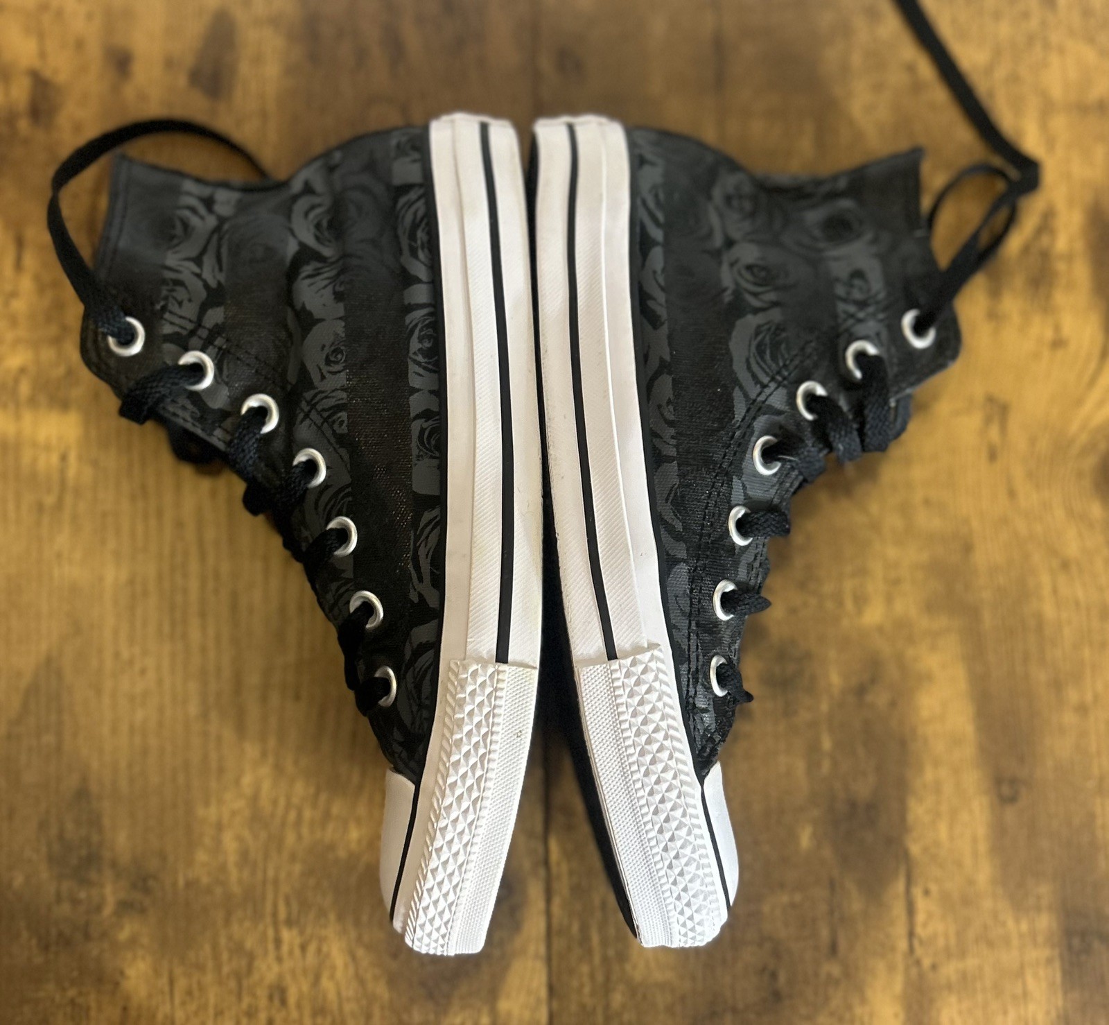 Converse Chuck Taylor All Star High Top Sneaker *Black Roses* Women’s Size 7 thumbnail 5