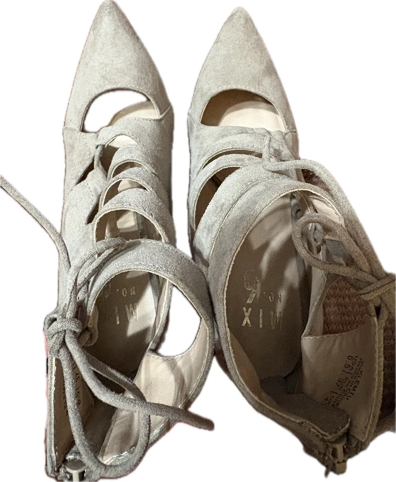 MIX NO. 6 Klemtu taupe ultra camurça com cadarço 4” salto alto 6,5 - Imagem 2 de 4