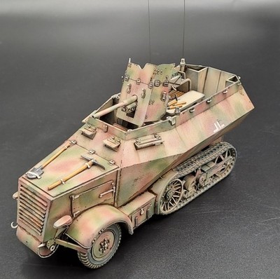 KM Model 35006 Schuztenpanzerwagen U304(f) mit 3,7 cm PaK 36 scale 1/35