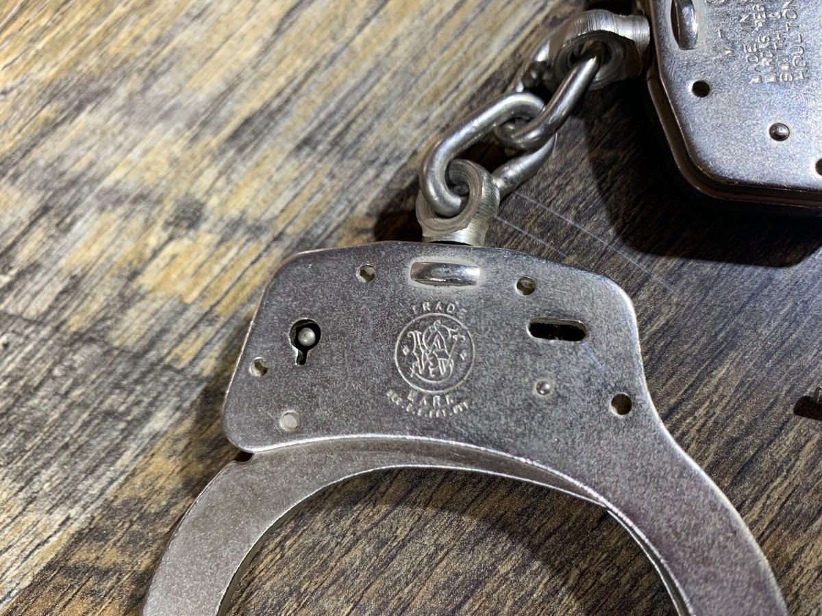 Smith And Wesson Handcuffs M-100 Made In USA | eBay