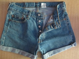 pantaloni corti levis