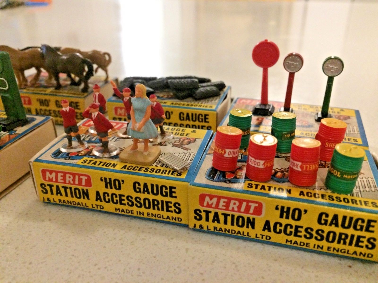 6 Merit 00 & HO Gauge Station Accessories eBay