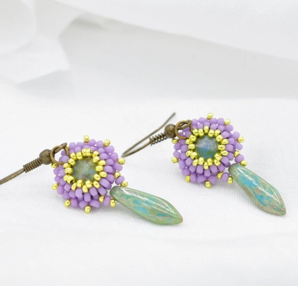 Ohrringe Hängend Grün Gelb Lila Blume Handgefertigt Unikat Dagger Perlen Schmuck - Bild 3 von 4