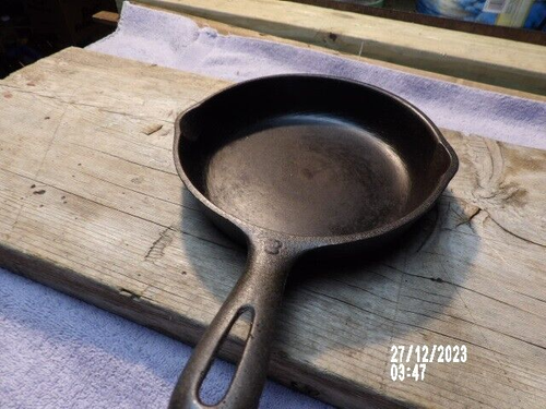 #3 Cast Iron Skillet No Name 5" Frying Pan Good Condition - Picture 2 of 4