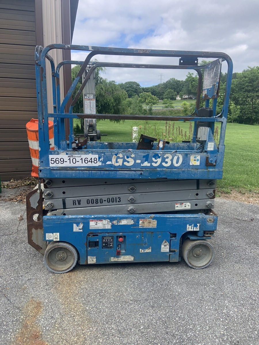 2013 GENIE GS1930 19' ELECTRIC SCISSOR DRIVABLE MAN PLATFORM LIFT