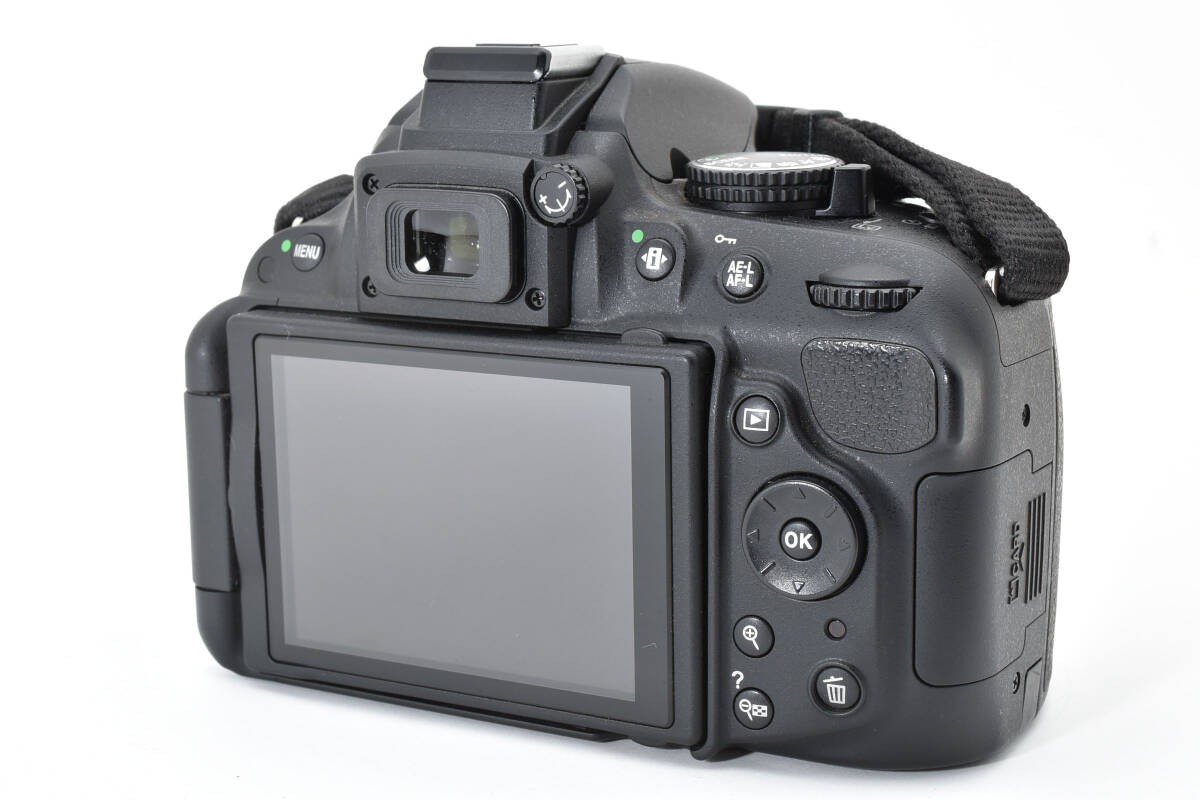 Nikon D5200 AF-S DX NIKKOR 18-55mm 1:3.5-5.6 G VR Digital SLR