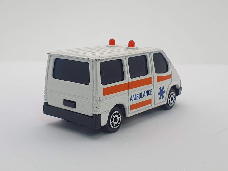 Ford Transit Ambulance Majorette 1/60 - Immagine 3 di 4