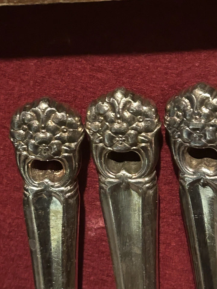 JUEGO DE 52 PIEZAS CUBIERTOS 1847 ROGERS ETERNAMENTE TUYOS PLATEADOS EN COFRE Foto 3 de 4