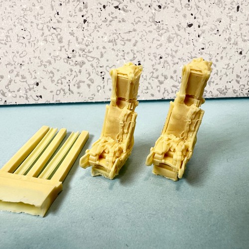 1/48 Unidentified Ejection seat set. Nice tho. "The Great Drawer Sale" M