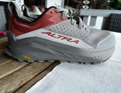Altra Olympus Trailrunning Sneaker Grau/Rot Vibram Sohle EU 41