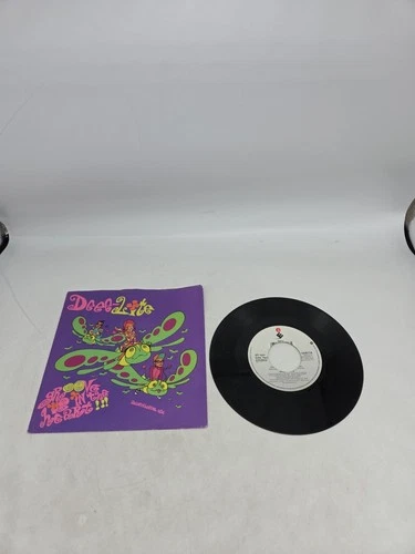 DEEE-LITE DEELITE GROOVE IS IN THE HEART IN PIC SLEEVE ELEKTRA UK  7" SINGLE