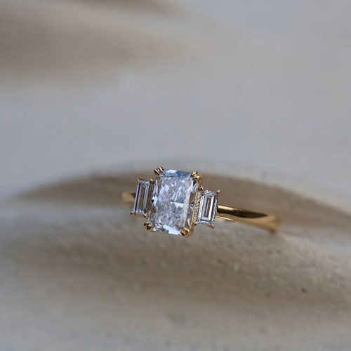Radiant Cut Moissanite Engagement Ring Three Stone Ring For Anniversary Gift Her - 第 3/11 張圖片