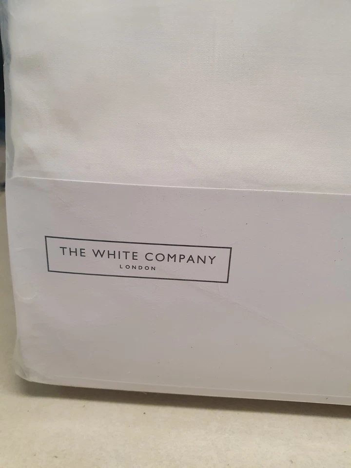The White Company 400TC 100% Cotton Sateen Flat/ Fitted Sheeting Set EMPEROR - Image 3 of 4