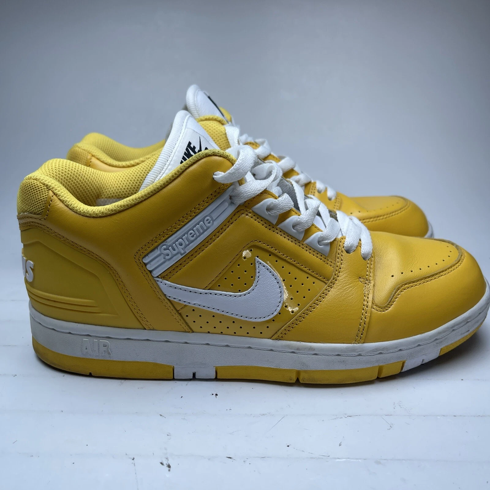 Supreme × Nike SB Air Force 2 jaune 