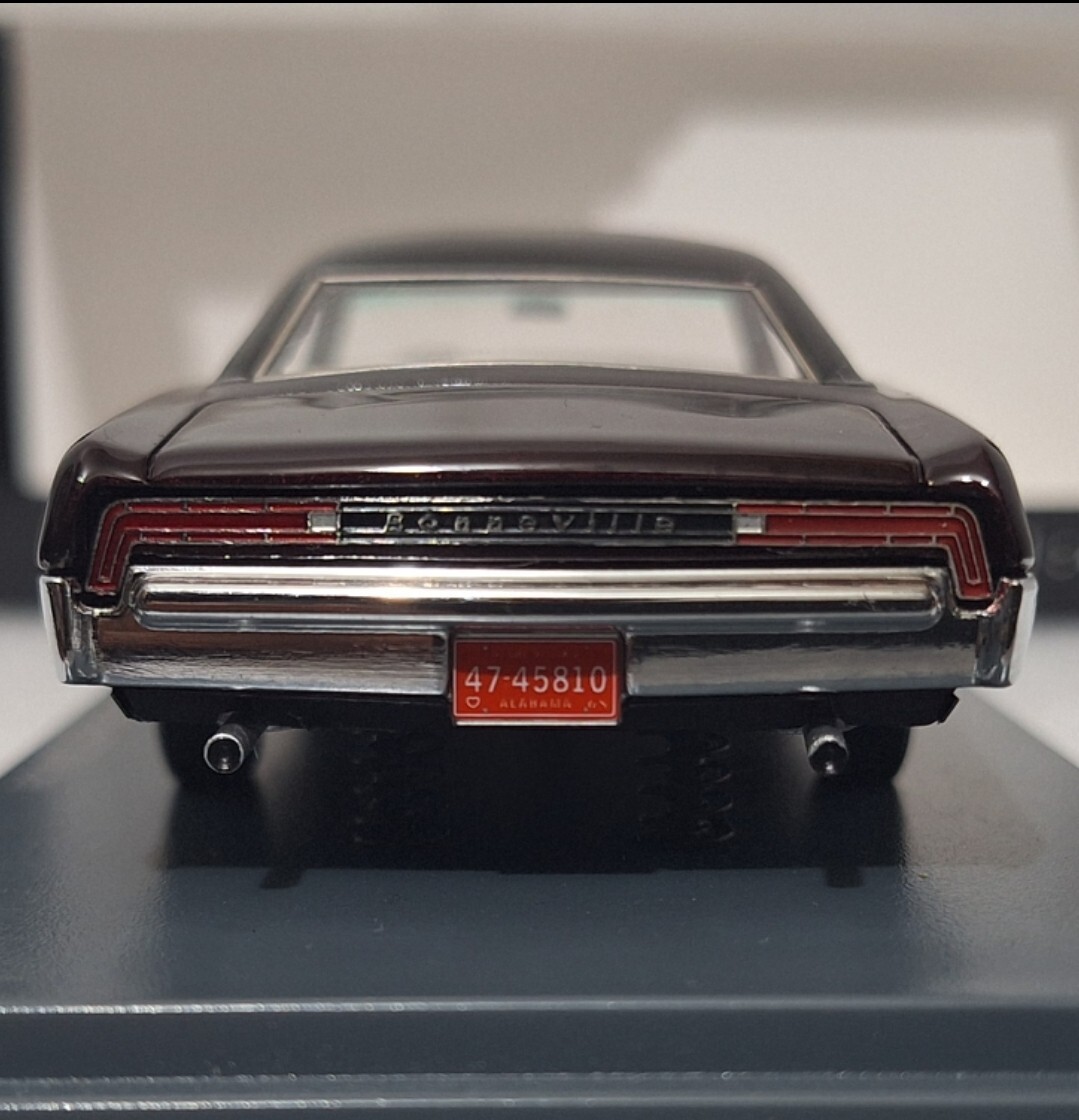 Pontiac Bonneville HT Coupe 1968 Bordeaux Met Black 1:43 Neo 45810