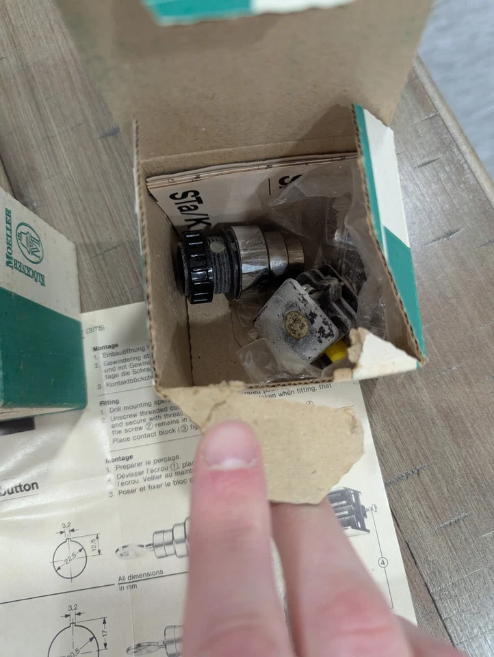 German Kloeckner-Moeller Green/Red Machine Button Lot-12 Button Boxes/More - Imagem 4 de 4