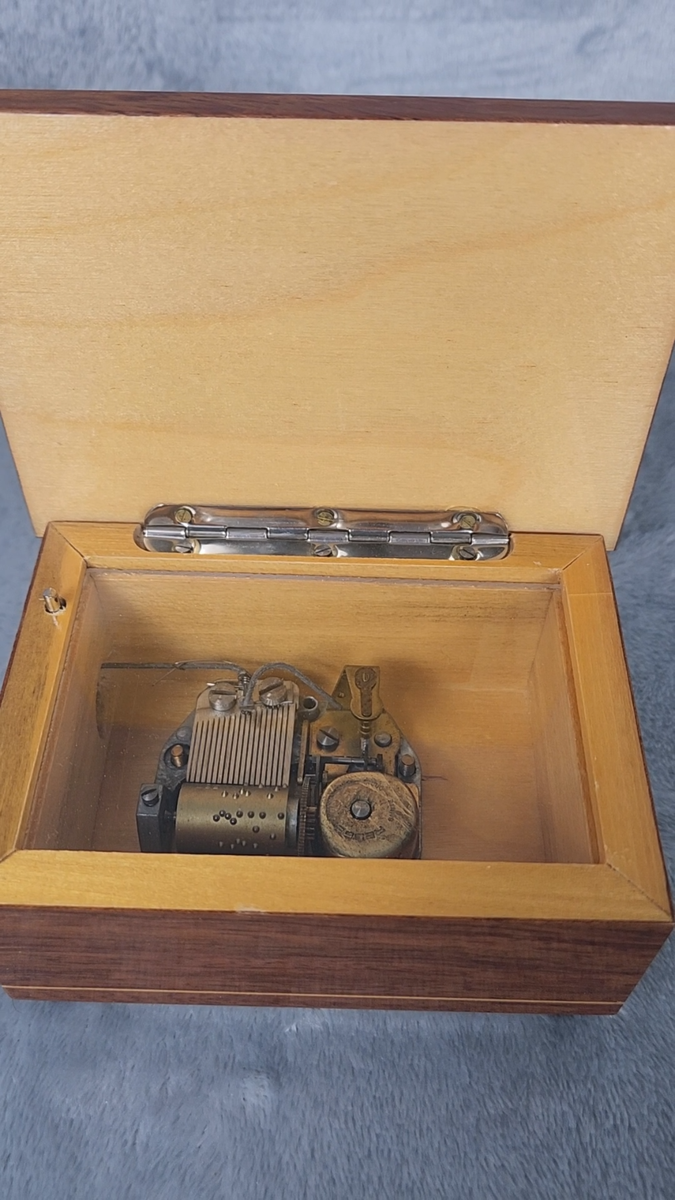 Vintage Floral Reuge Italian Inlaid Wooden Music Box 