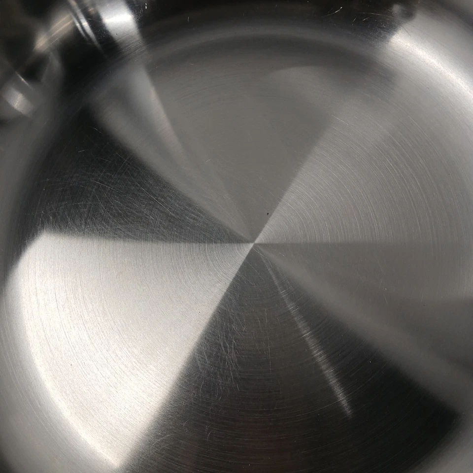 "Sartén Swiss Diamond Premium revestida de acero inoxidable de 13"" con tapa" Foto 3 de 4