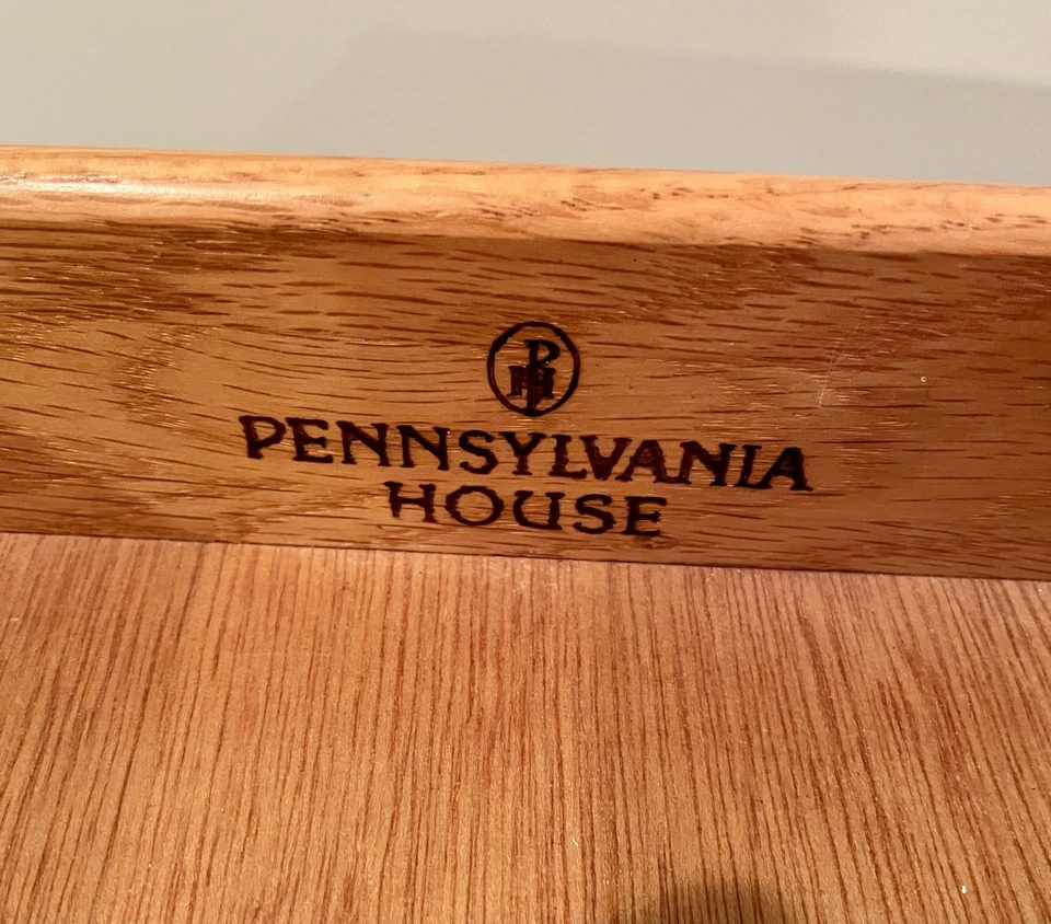 Mesa auxiliar de madera maciza de cerezo Pennsylvania House - RECOGIDA 24” X 16” - 2 de 2 Foto 4 de 4