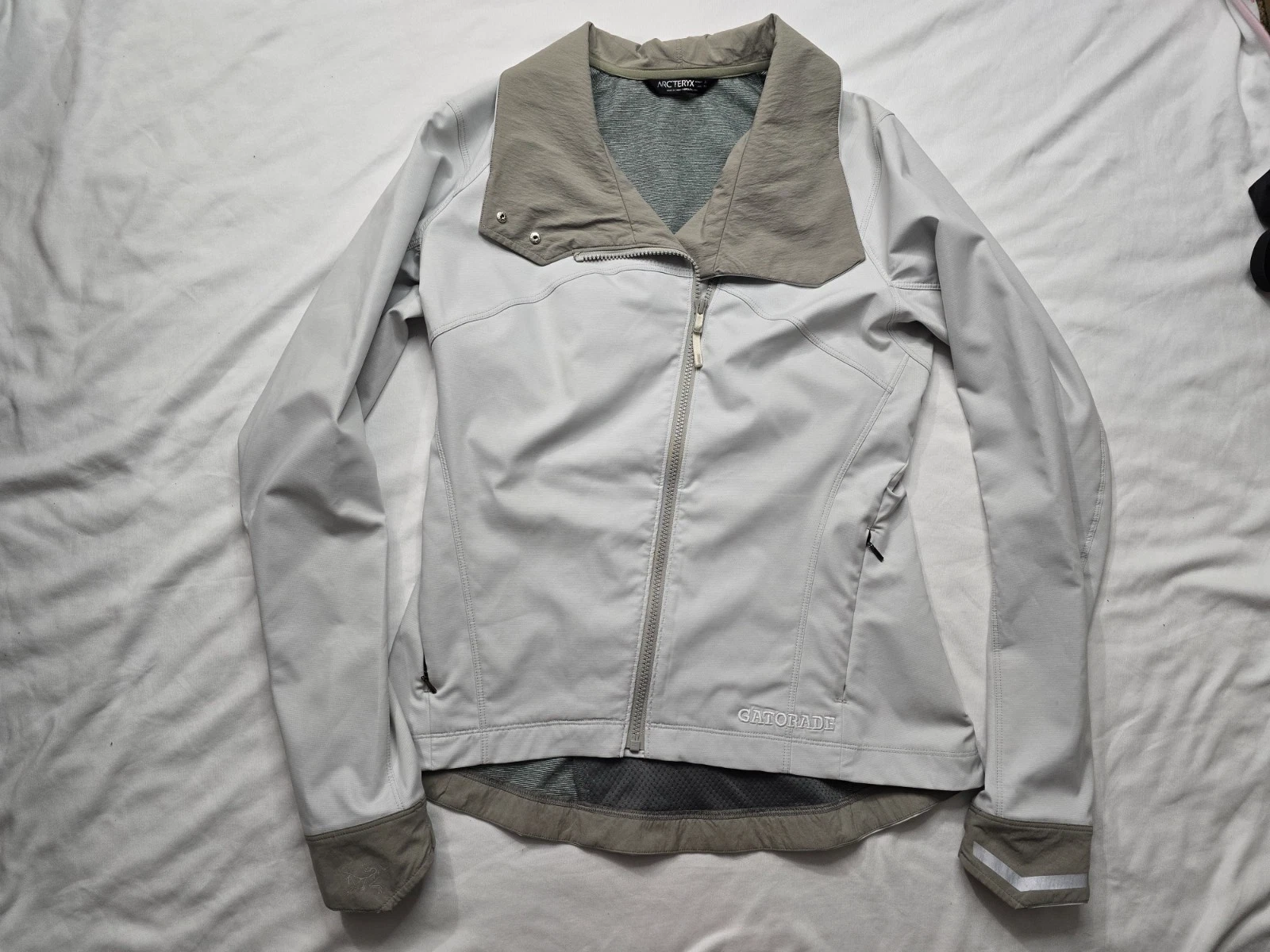 Arc'teryx Women's A2B Commuter Jacket - Chalk - Size Medium